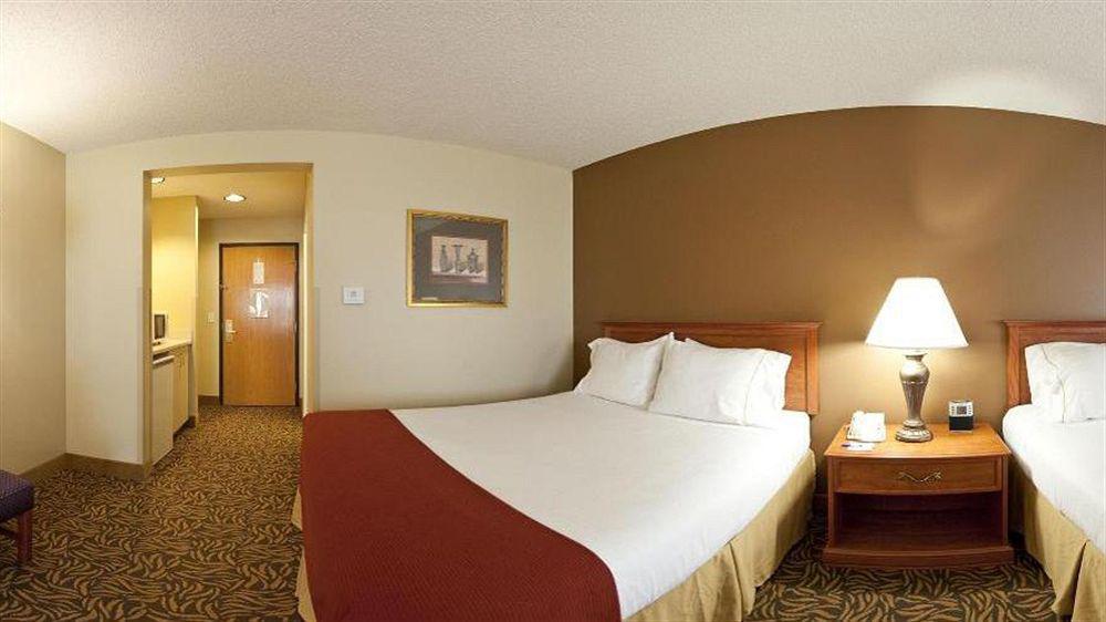 Holiday Inn Express Hotel & Suites Columbus By Ihg Eksteriør bilde