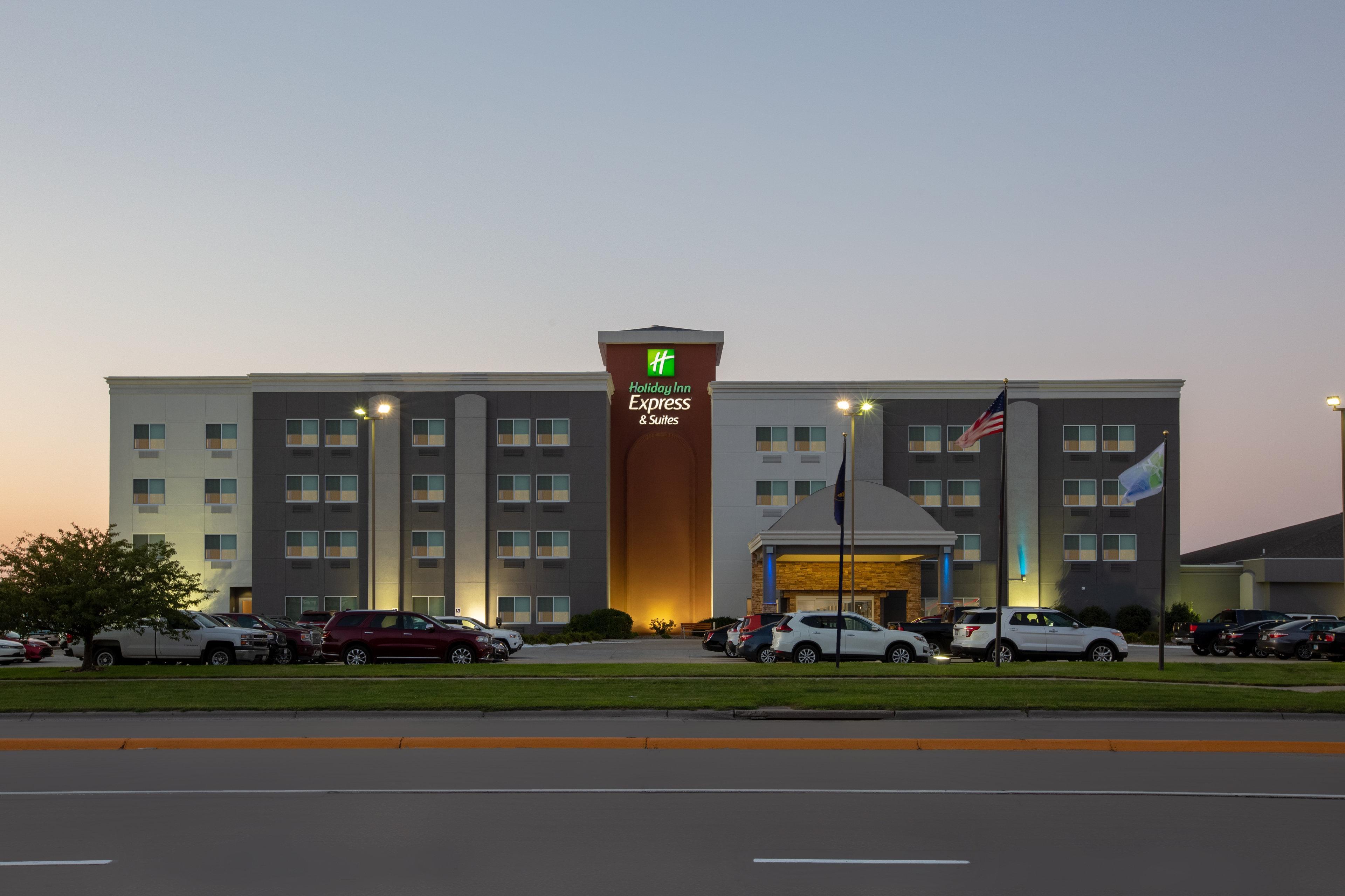 Holiday Inn Express Hotel & Suites Columbus By Ihg Eksteriør bilde