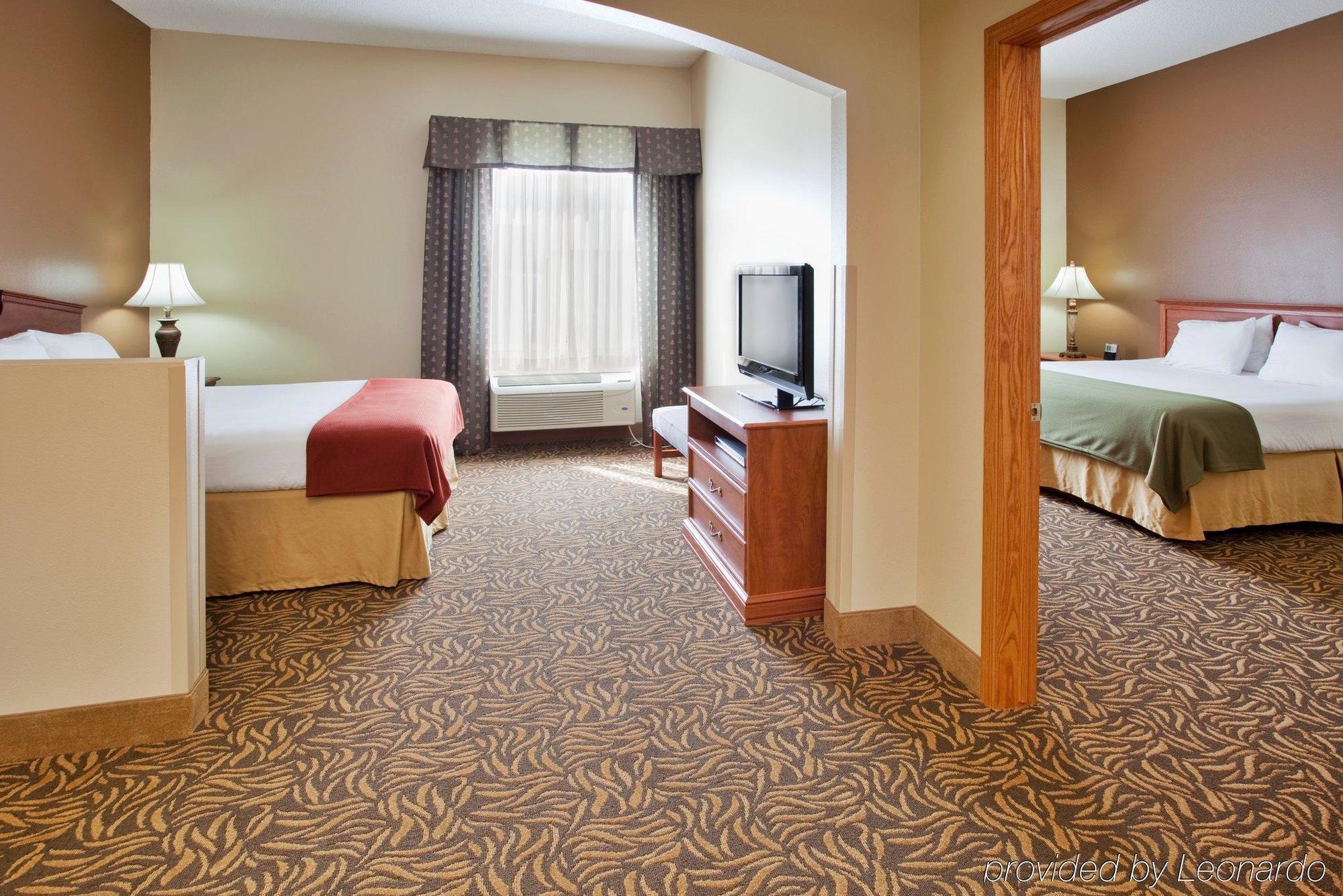 Holiday Inn Express Hotel & Suites Columbus By Ihg Eksteriør bilde