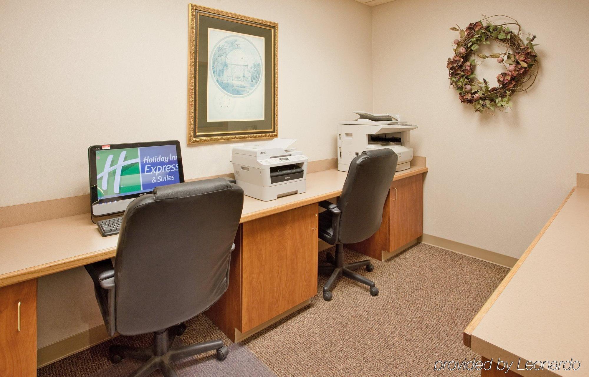 Holiday Inn Express Hotel & Suites Columbus By Ihg Eksteriør bilde