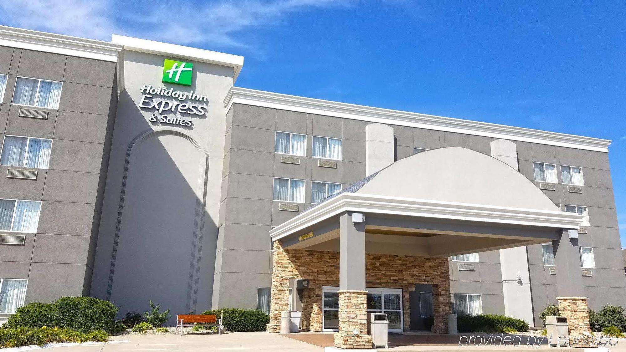 Holiday Inn Express Hotel & Suites Columbus By Ihg Eksteriør bilde