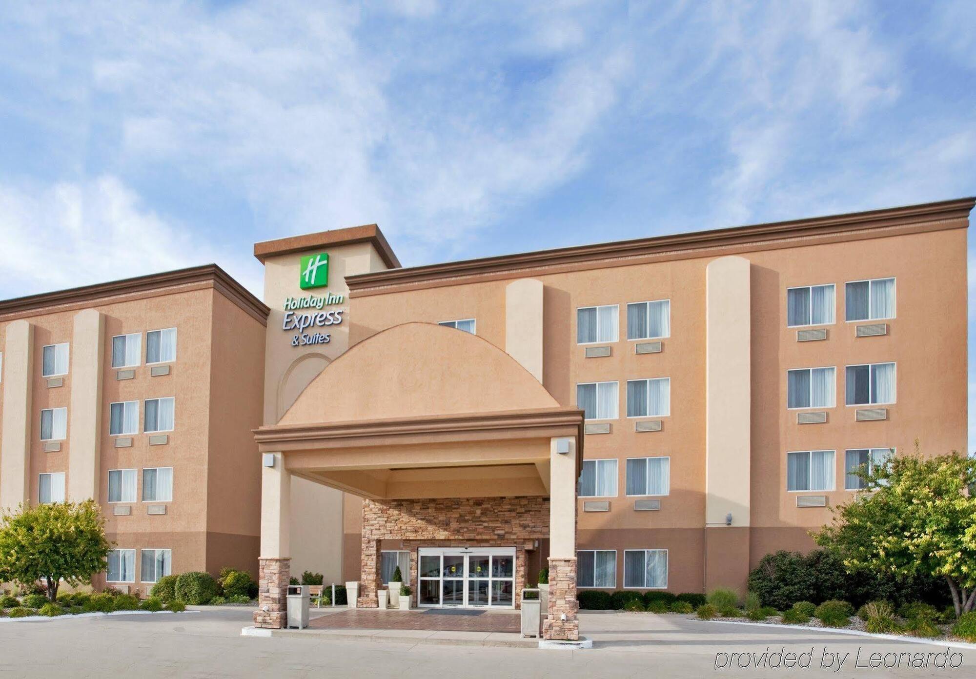 Holiday Inn Express Hotel & Suites Columbus By Ihg Eksteriør bilde