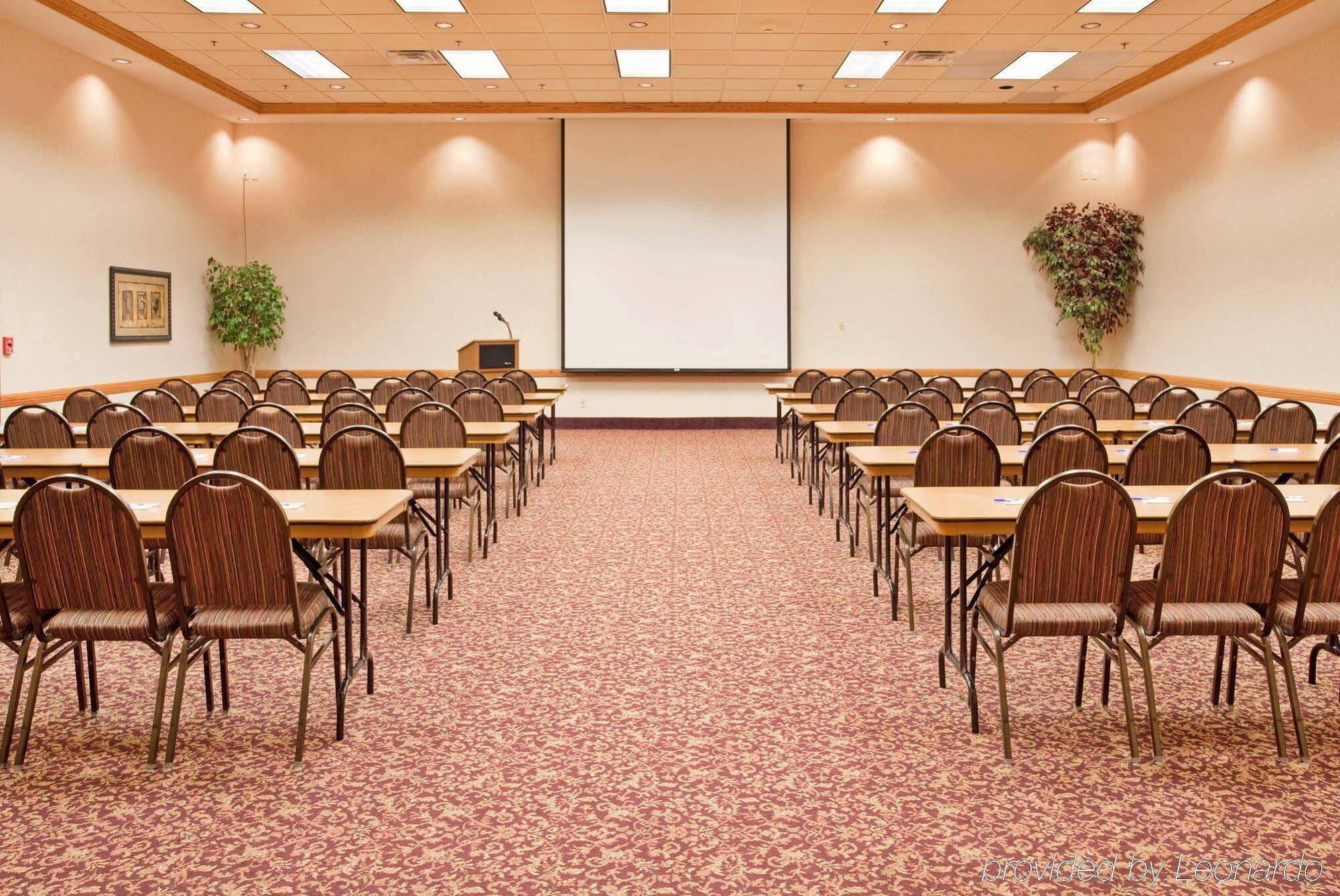 Holiday Inn Express Hotel & Suites Columbus By Ihg Eksteriør bilde